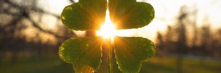 ¿Cuál es el amuleto de la suerte de tu signo astrológico? Guía de los 12 signos