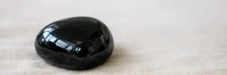 Obsidiana: significado, propiedades y cómo purificarla