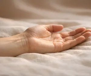 Líneas de la muñeca: qué significan los brazaletes